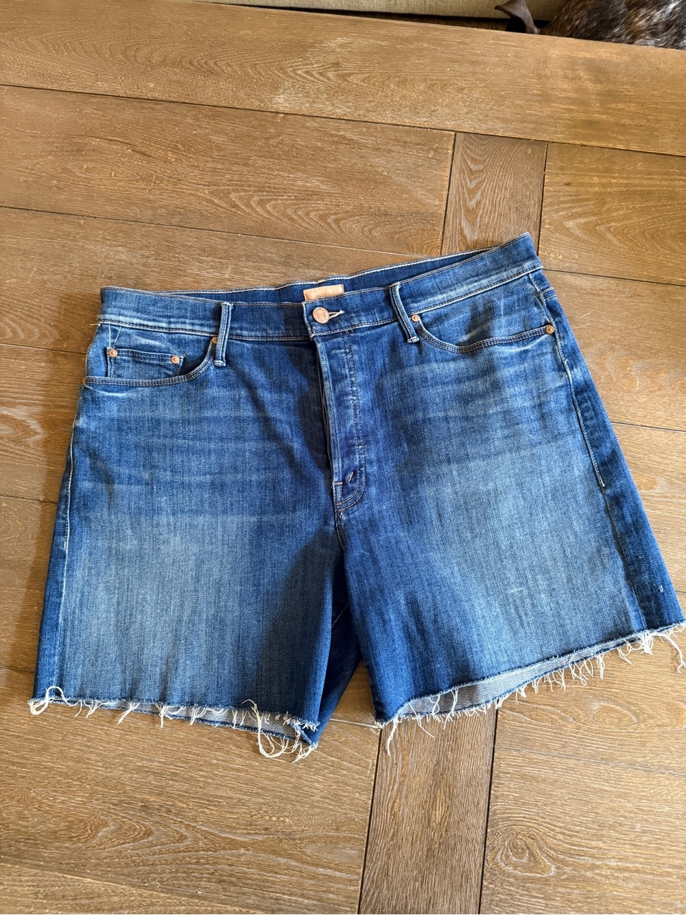 MOTHER The Vagabond Cuff Denim Shorts
